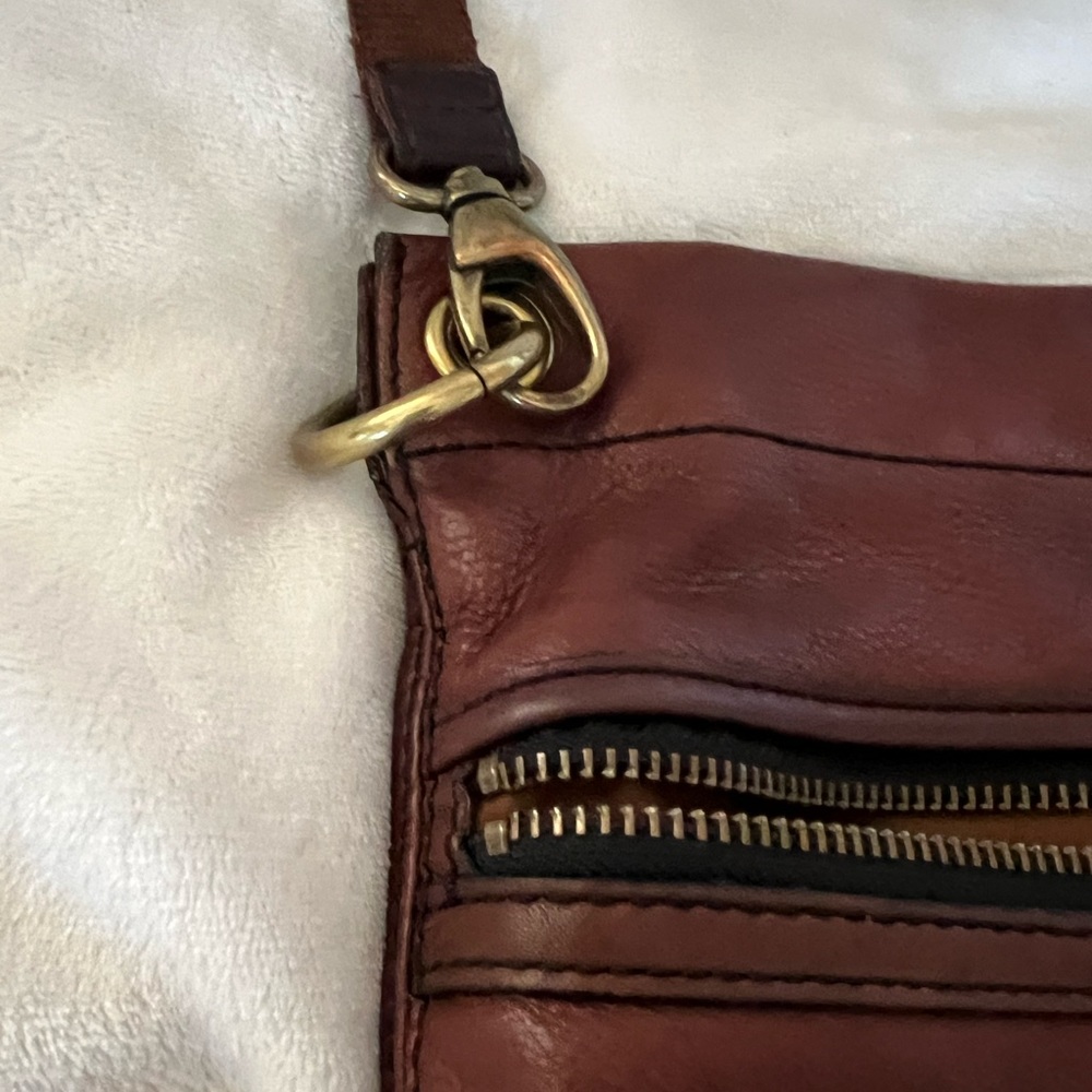 Fossil 2 Section Shoulder Bag Brass Hardware Euc 1 Strap Zips Snaps View 3